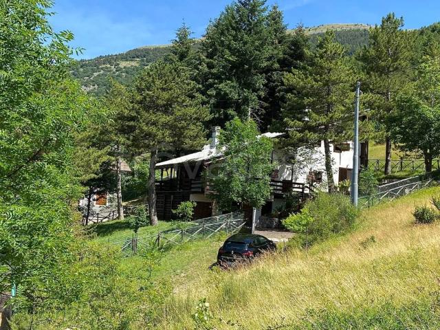 Casa indipendente in vendita a Bolognola via Piane