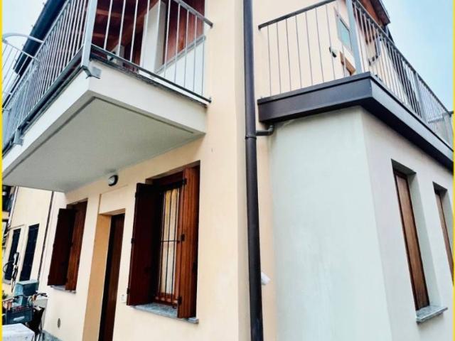 Casa indipendente in vendita a Bollate MI