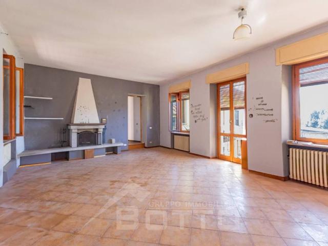 Casa indipendente in vendita a Bolzano Novarese NO