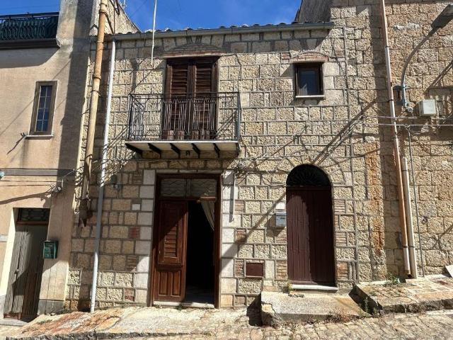 Casa indipendente in vendita a Bompietro PA