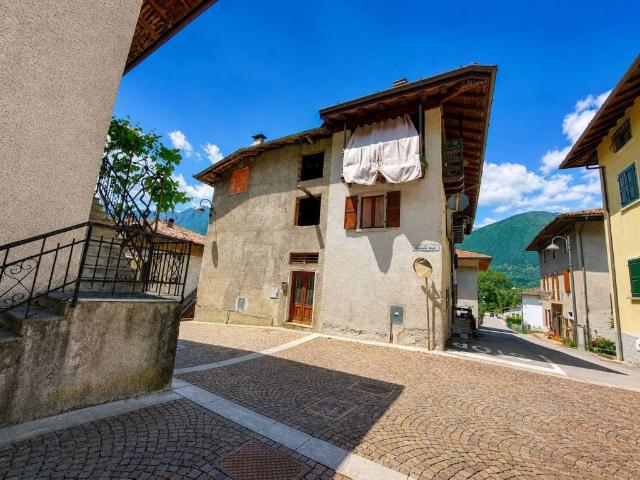 Casa indipendente in vendita a Bondone TN