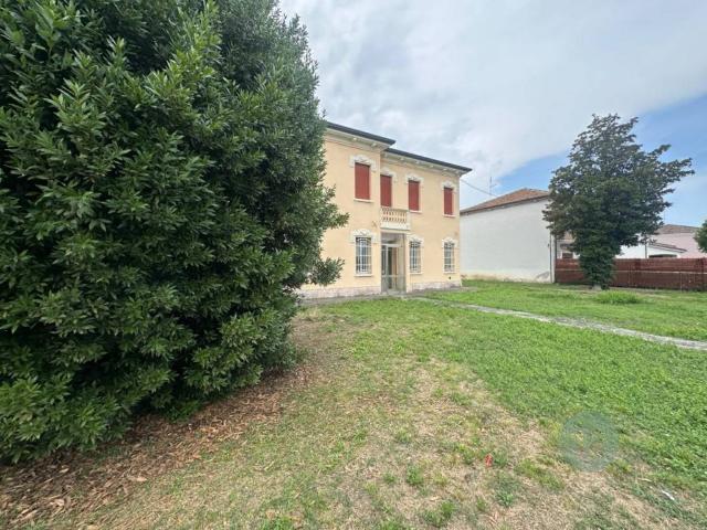Casa indipendente in vendita a Bondeno FE