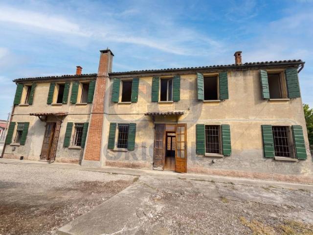 Casa indipendente in vendita a Bondeno FE