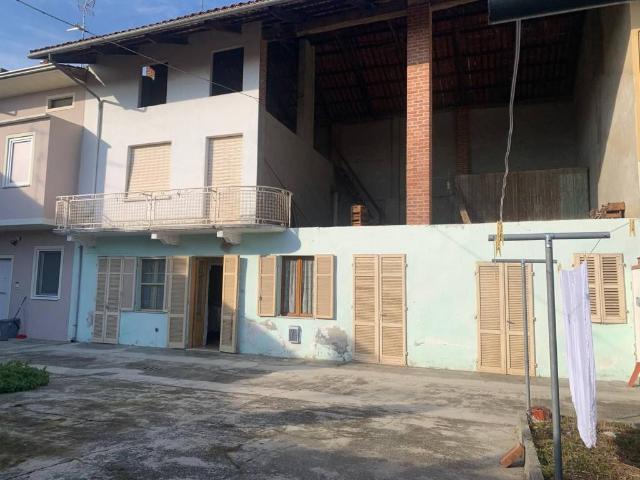 Casa indipendente in vendita a Borgo d'Ale VC