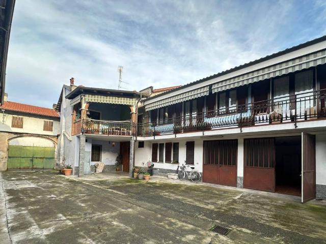 Casa indipendente in vendita a Borgo d'Ale VC