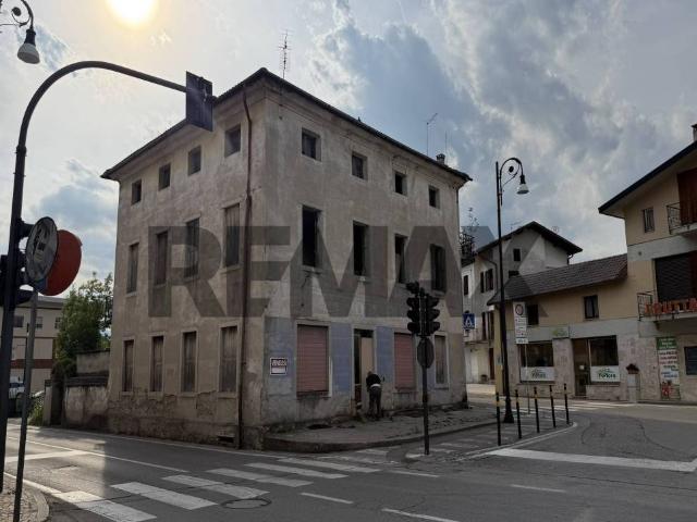 Casa indipendente in vendita a Borgo Valbelluna via Luigi Bernard, 4