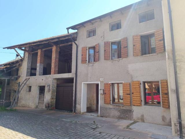 Casa indipendente in vendita a Borgo Valbelluna BL