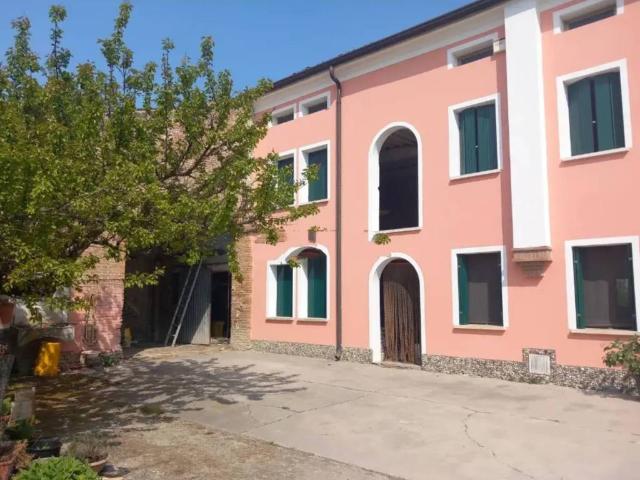 Casa indipendente in vendita a Borgocarbonara MN