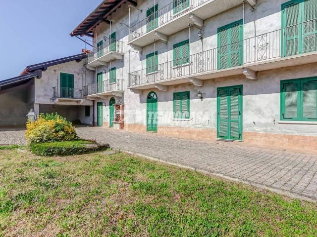 Villa in vendita a Borgomanero NO