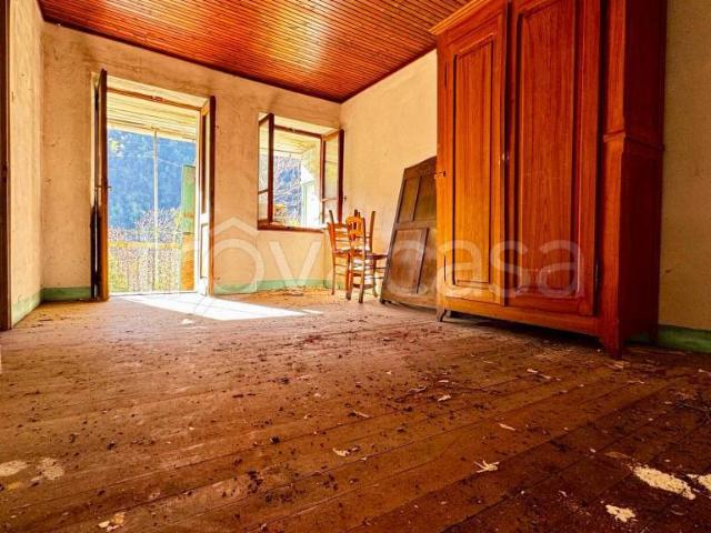 Casa indipendente in vendita a Borgomezzavalle via Camblione, 48