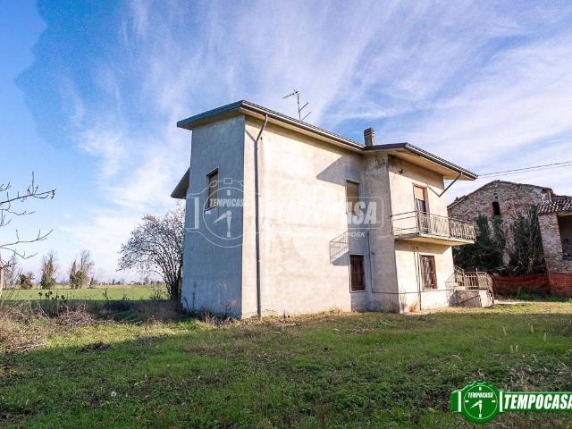 Casa indipendente in vendita a Borgonovo Val Tidone PC