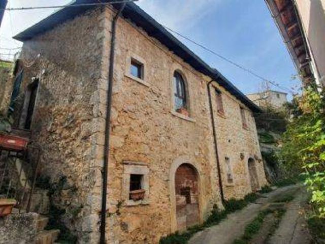 Casa indipendente in vendita a Borgorose RI