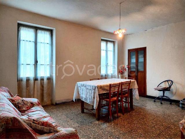 Casa indipendente in vendita a Borghetto d'Arroscia piazza Vittorio Veneto, 9, Leverone