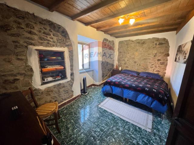Casa indipendente in vendita a Borghetto Di Vara