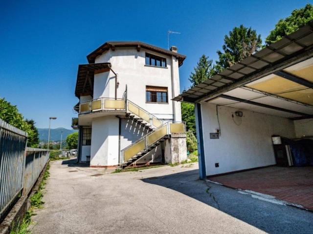 Casa indipendente in vendita a Bosisio Parini LC