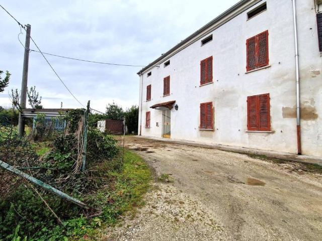 Casa indipendente in vendita a Bagnolo San Vito via Po Barna, 46, Correggio Micheli