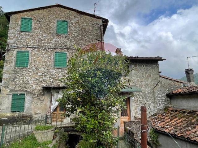 Casa indipendente in vendita a Bagni Di Lucca
