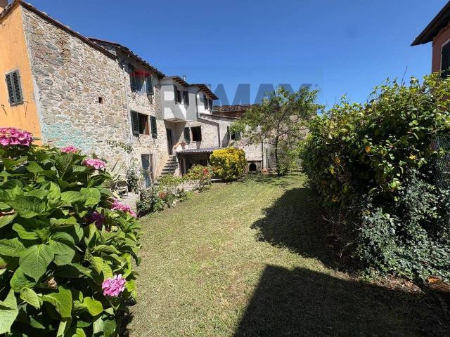 Casa indipendente in vendita a Bagni Di Lucca