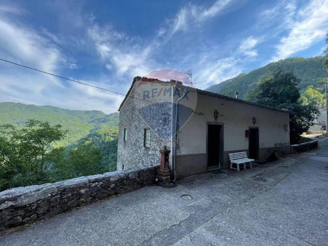 Casa indipendente in vendita a Bagni Di Lucca