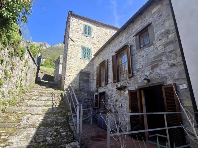 Casa indipendente in vendita a Bagni di Lucca LU