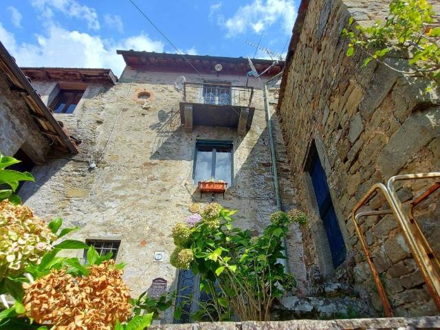 Casa indipendente in vendita a Bagni di Lucca LU