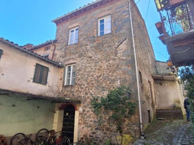 Casa indipendente in vendita a Bagni di Lucca LU