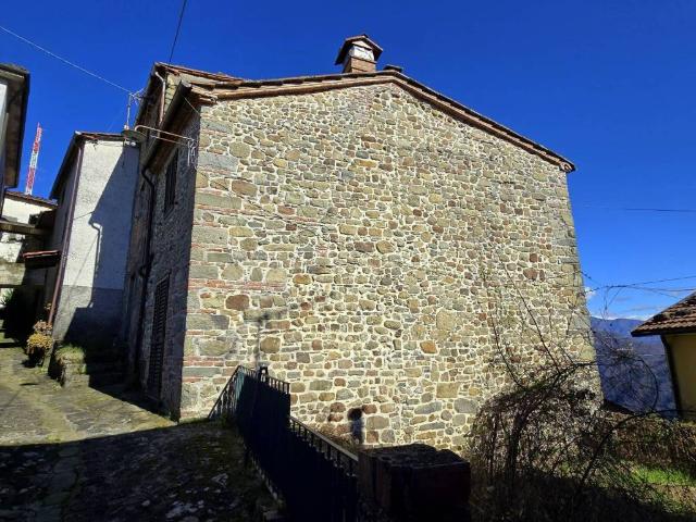 Casa indipendente in vendita a Bagni di Lucca LU