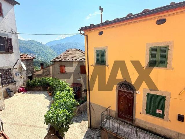 Casa indipendente in vendita a Bagni di Lucca LU