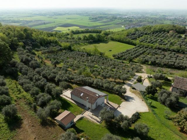 Casa indipendente in vendita a Baone via pianesse, Calaone