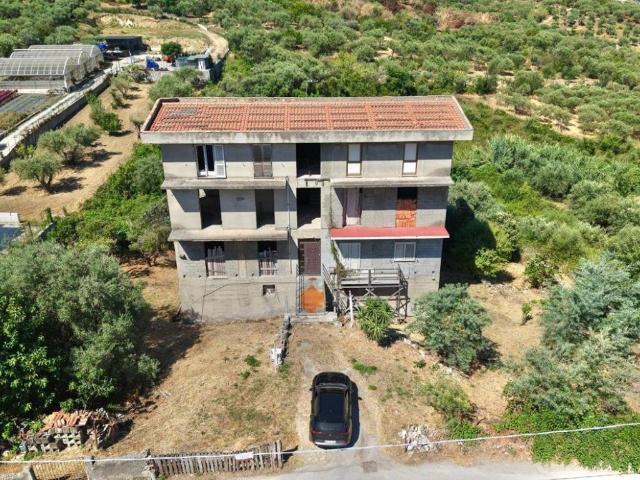Casa indipendente in vendita a Barcellona Pozzo di Gotto ME