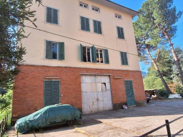 Casa indipendente in vendita a Barga LU