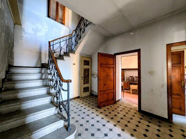 Casa indipendente in vendita a Barga LU