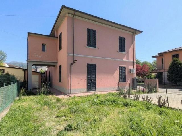 Casa indipendente in vendita a Barga via della Repubblica, Fornaci Di Barga