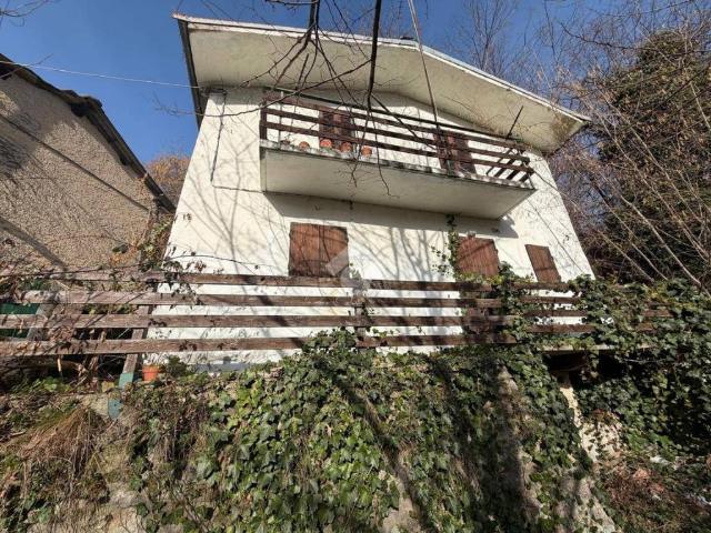 Casa indipendente in vendita a Barge via Aragno, 1