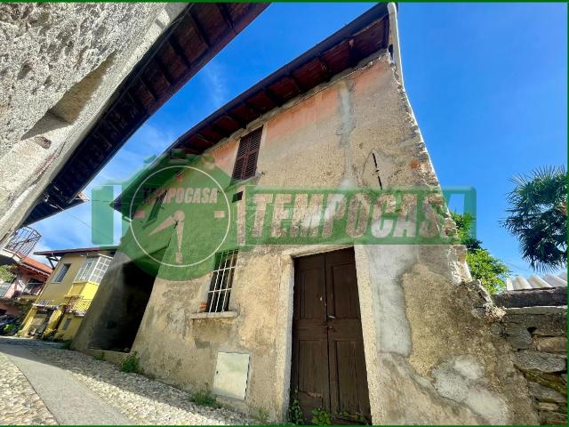 Casa indipendente in vendita a Bardello con Malgesso e Bregano