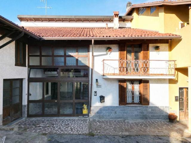 Casa indipendente in vendita a Barzanò LC