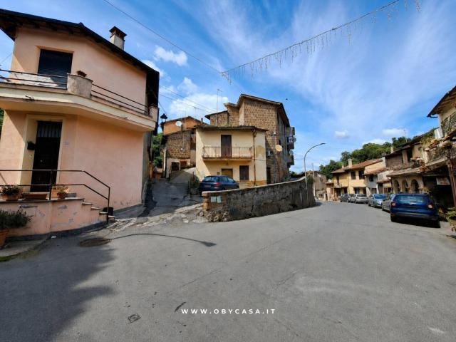 Casa Indipendente in vendita a Bassano Romano