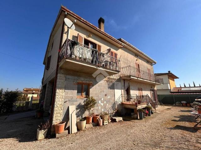Casa indipendente in vendita a Bettona PG