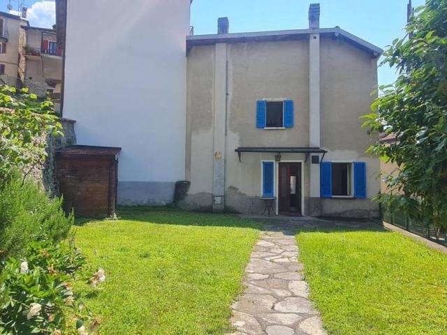 Casa indipendente in vendita a Bellano LC