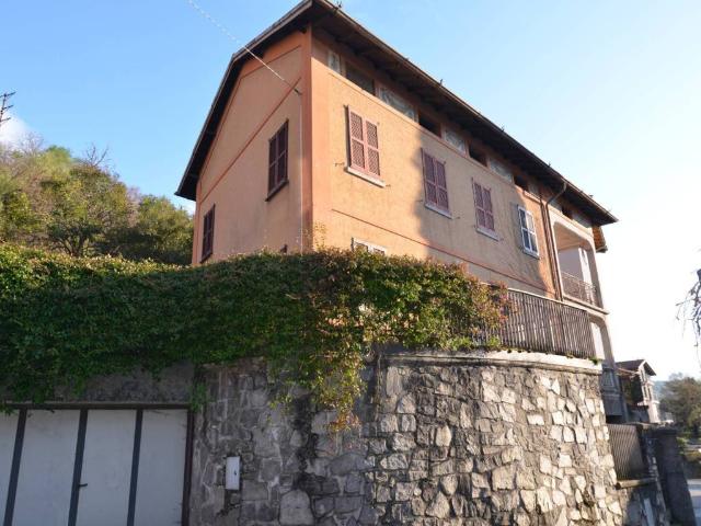Casa indipendente in vendita a Bellano LC