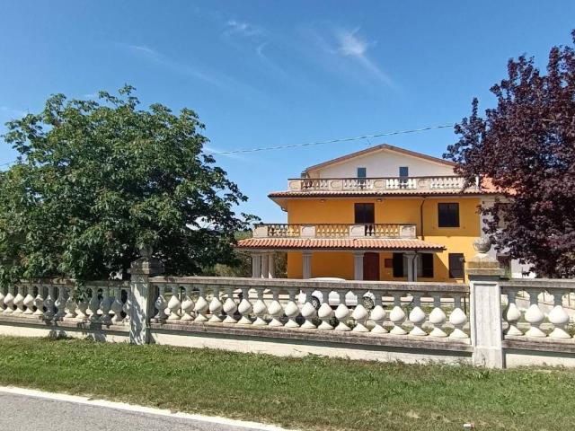 Casa indipendente in vendita a Bellante TE
