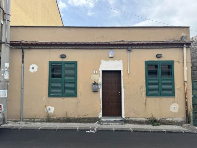 Casa indipendente in vendita a Belpasso via Cairoli 1