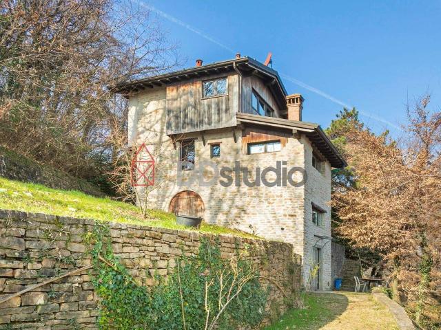 Casa indipendente in vendita a Bergamo
