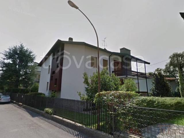 Casa indipendente in vendita a Bergamo via Lega Lombarda, Valtesse