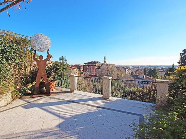 Casa indipendente in vendita a Bergamo, Centrale
