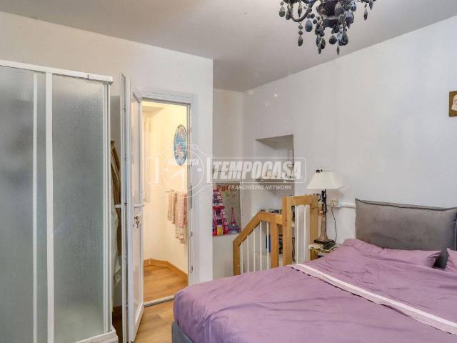 Casa indipendente in vendita a Besano VA