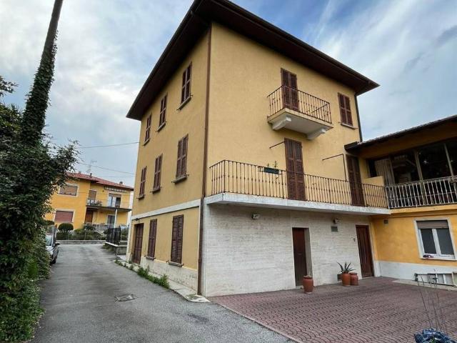 Casa indipendente in vendita a Besozzo VA
