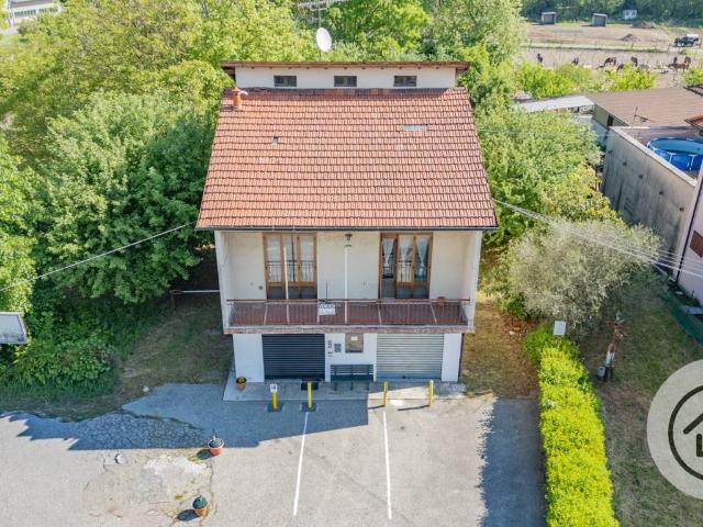 Casa indipendente in vendita a Besozzo VA