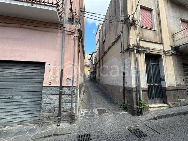 Casa indipendente in vendita a Biancavilla via Ferro