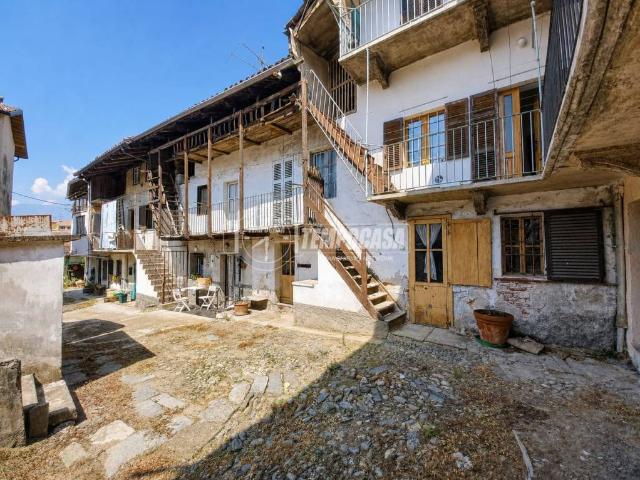 Casa indipendente in vendita a Biella via alle Scuole, Pavignano